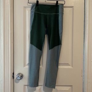Outdoor Voices - Two Tone 3/4 Warmup Leggings